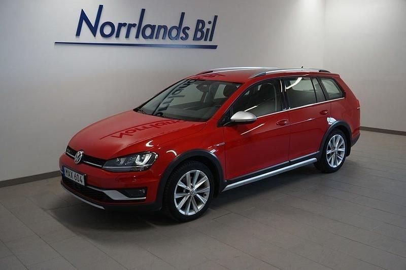 Röd (tornado red) Begagnad 2015 VW Golf Alltrack Kombi | 154 900 kr (Marknadspris) - Bild 1/4