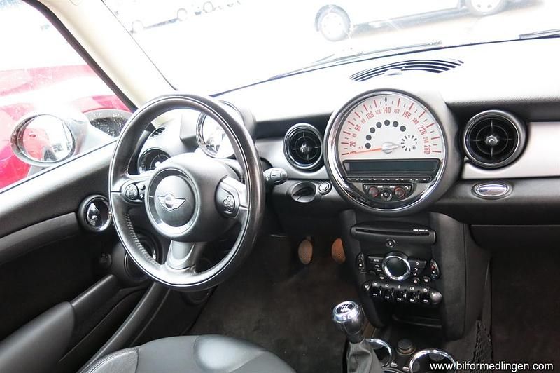Begagnad Mini Cooper 122 HK (89 kW) 2011 Röd samma som bilen Halvkombi