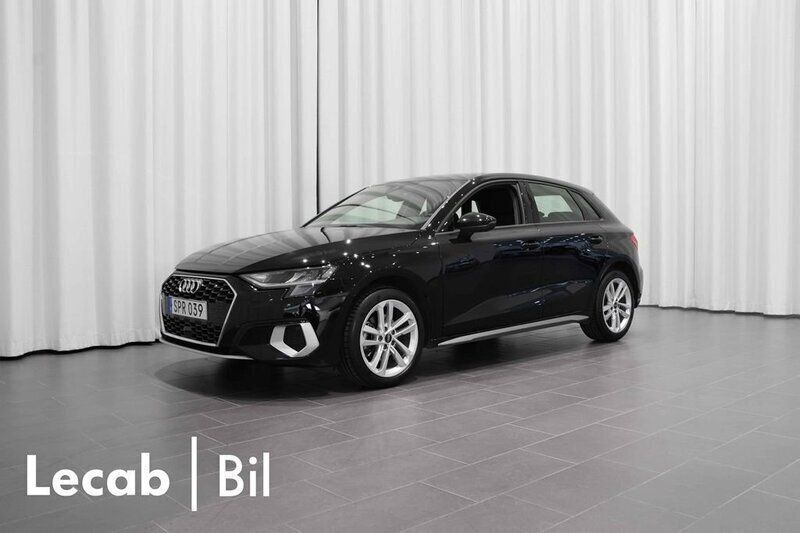 Svart (brilliantsvart) Begagnad 2023 Audi A3 Sportback Kombi | 249 500 kr (Marknadspris) - Bild 1/4
