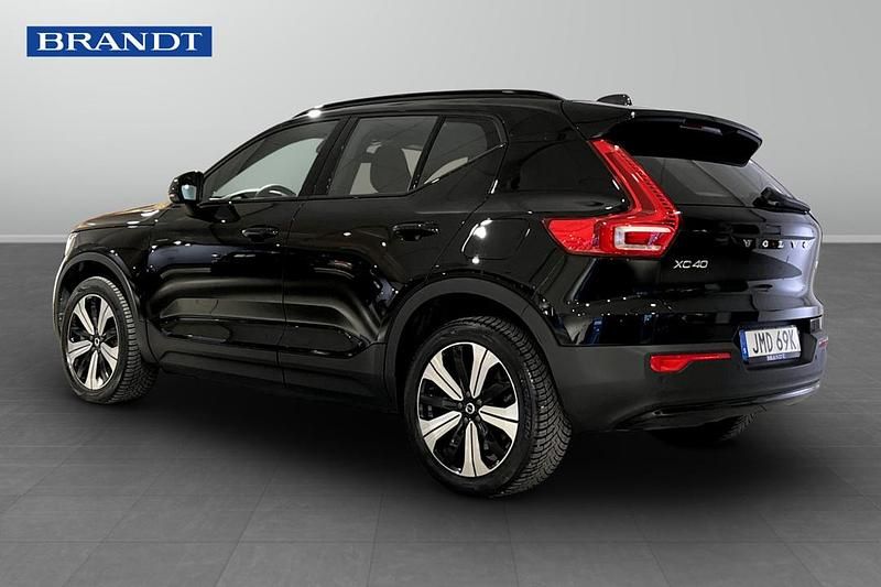 Begagnad Volvo XC40 Single Motor 175 kW (238 HK) 2023 Svart SUV