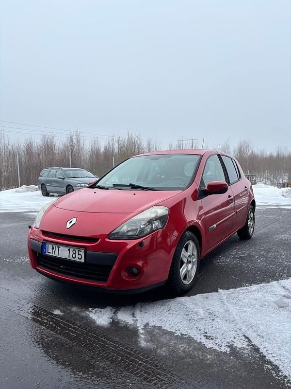 Begagnad Renault Clio R.S. 75 HK (55 kW) 2011 Halvkombi