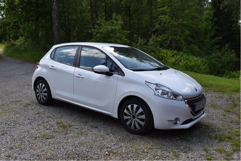 Vit Begagnad 2015 Peugeot 208 Halvkombi | 35 000 kr (Bra pris) - Bild 1/4