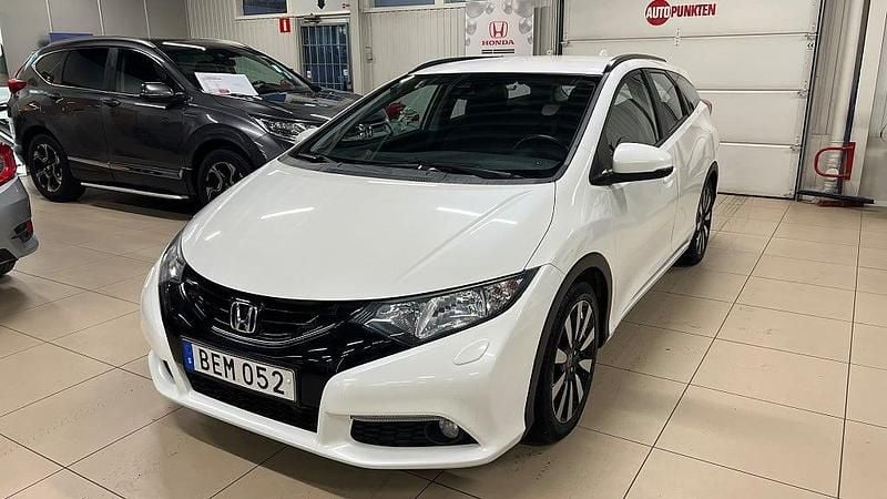 Vit Begagnad 2014 Honda Civic Elegance Kombi | 139 000 kr (Marknadspris) - Bild 1/4