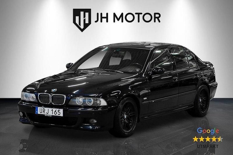Mörkblå Begagnad 1999 BMW M5 Sedan | 299 900 kr - Bild 1/4