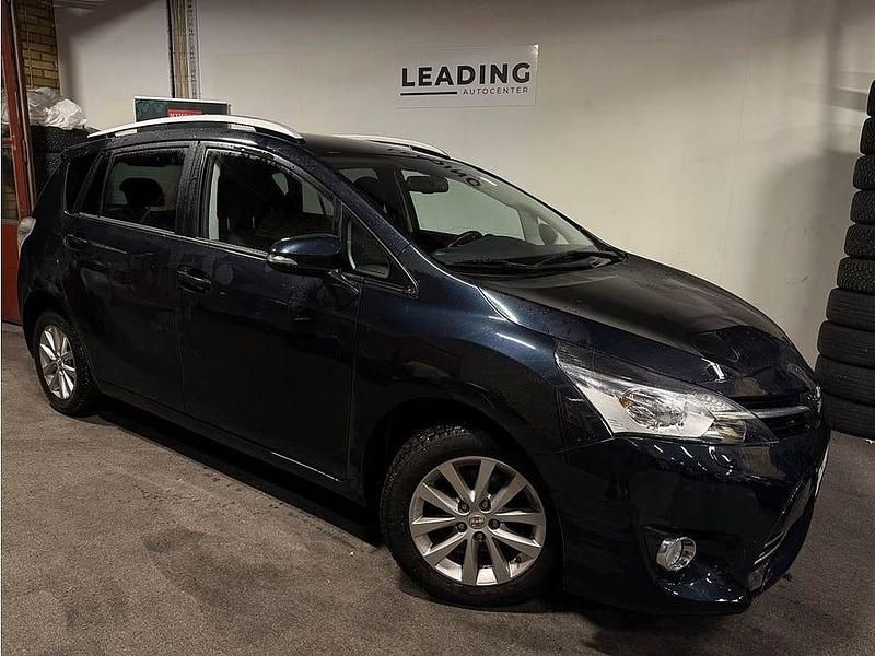 Blå Begagnad 2016 Toyota Verso Edition Minibuss | 129 900 kr (Marknadspris) - Bild 1/4