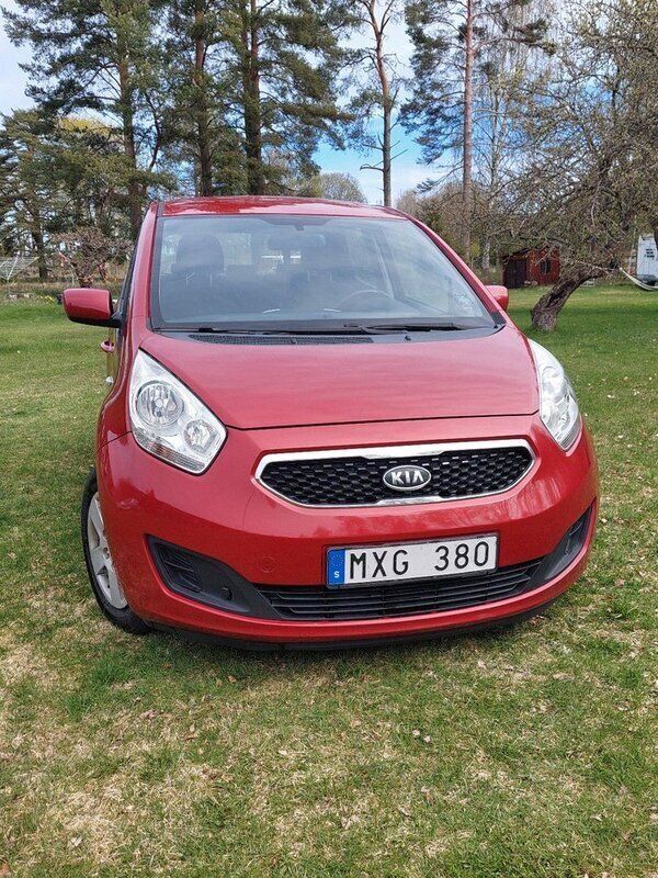 Röd Begagnad 2013 Kia Venga 2 Halvkombi | 50 000 kr (Marknadspris) - Bild 1/4
