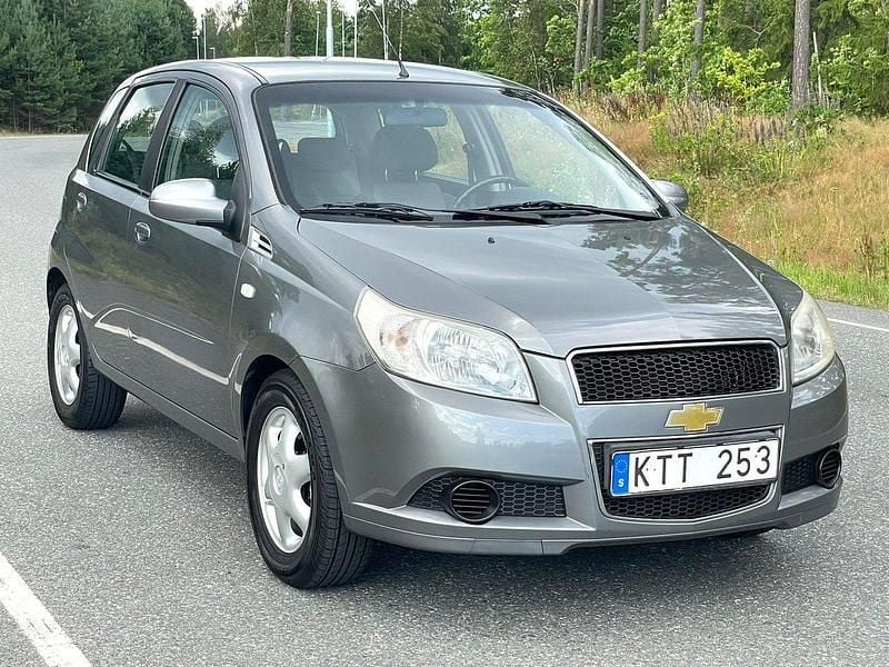Grå Begagnad 2009 Chevrolet Aveo Halvkombi | 27 000 kr - Bild 1/4