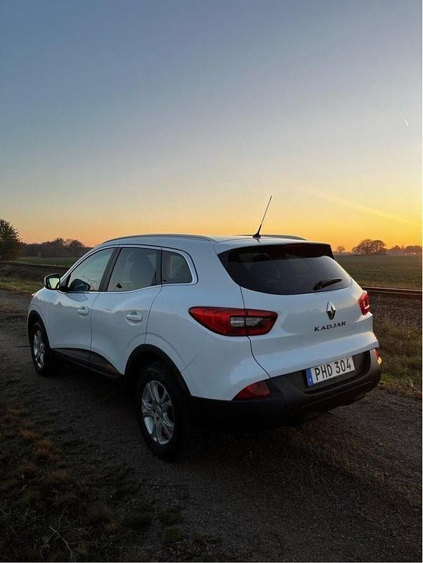 Vit Begagnad 2017 Renault Kadjar LIMITED SUV | 99 000 kr (Bra pris) - Bild 1/4