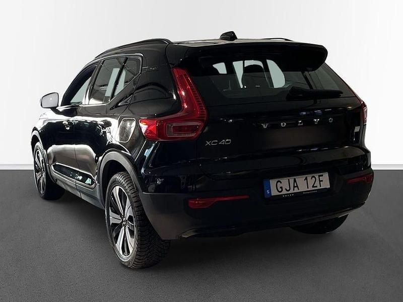 Begagnad Volvo XC40 Core 175 kW (238 HK) 2023 Svart SUV