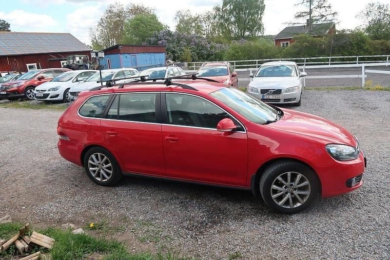 Begagnad VW Golf VII 102 HK (75 kW) 2011 Röd Kombi