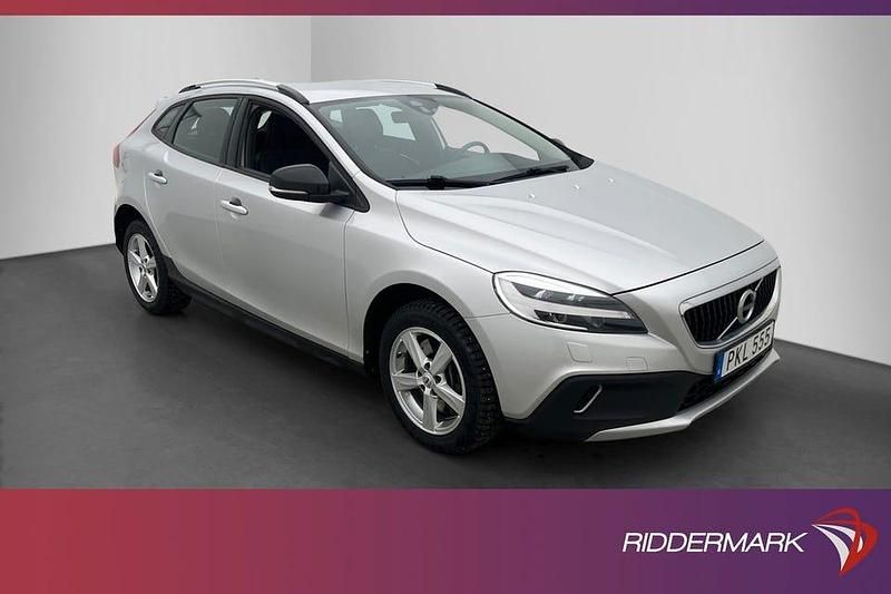 Silver Begagnad 2018 Volvo V40 CC Momentum Kombi | 174 800 kr (Bra pris) - Bild 1/3