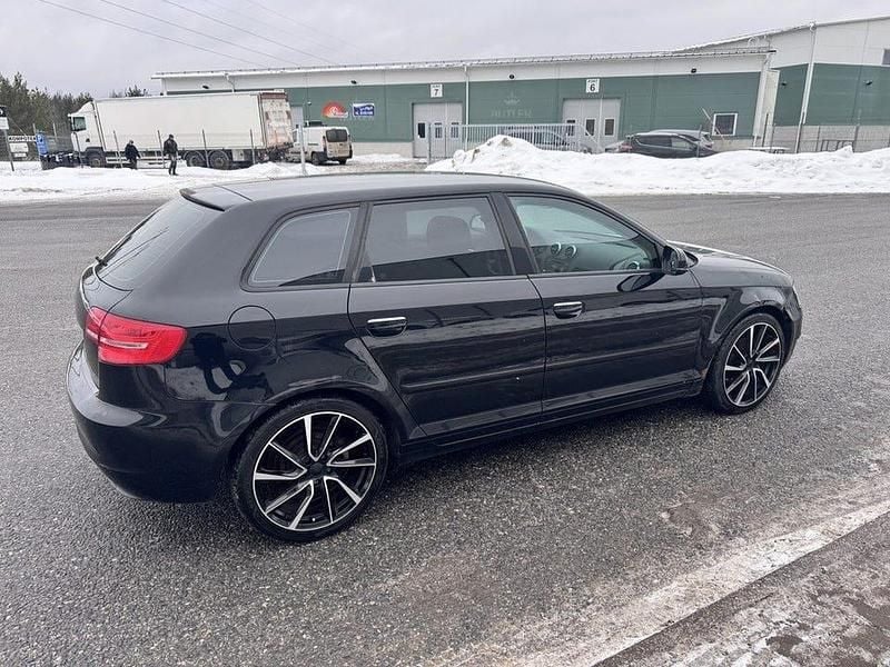 Begagnad Audi A3 Attraction 105 HK (77 kW) 2011 Svart Halvkombi