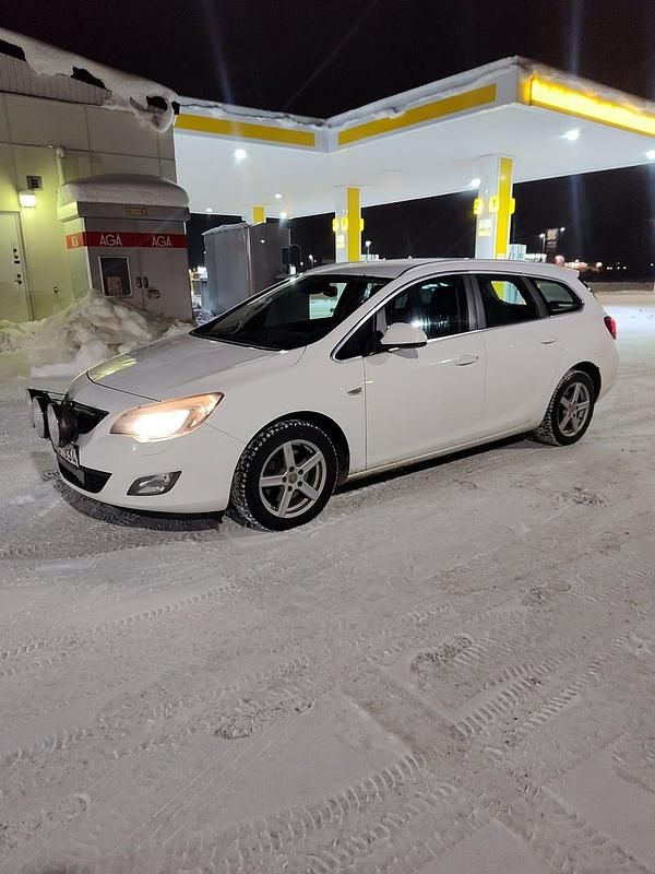 Begagnad Opel Astra 125 HK (91 kW) 2011 Kombi