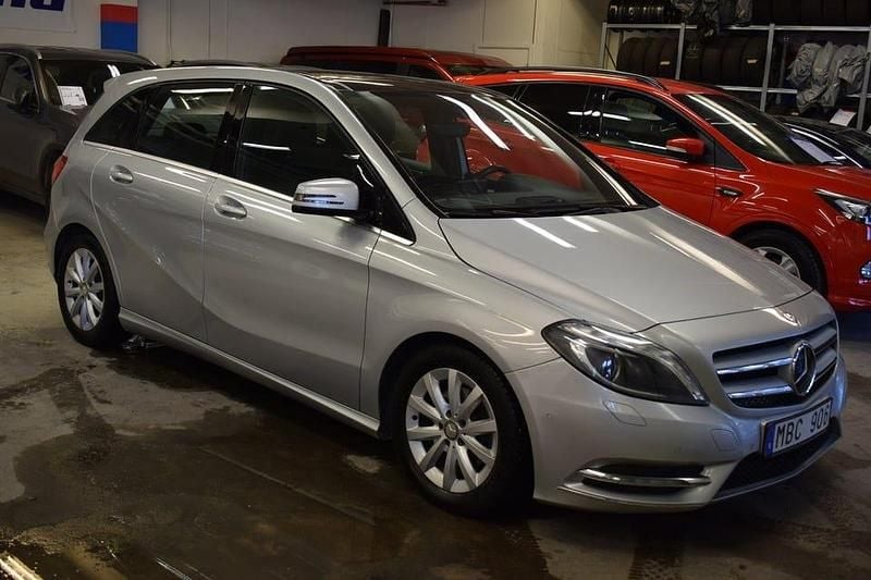 Begagnad Mercedes B200 136 HK (100 kW) 2013 Silver Minibuss