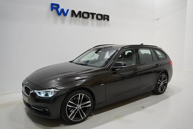 Brun Begagnad 2015 BMW 320 Sport Line Kombi | 169 700 kr (Marknadspris) - Bild 1/4