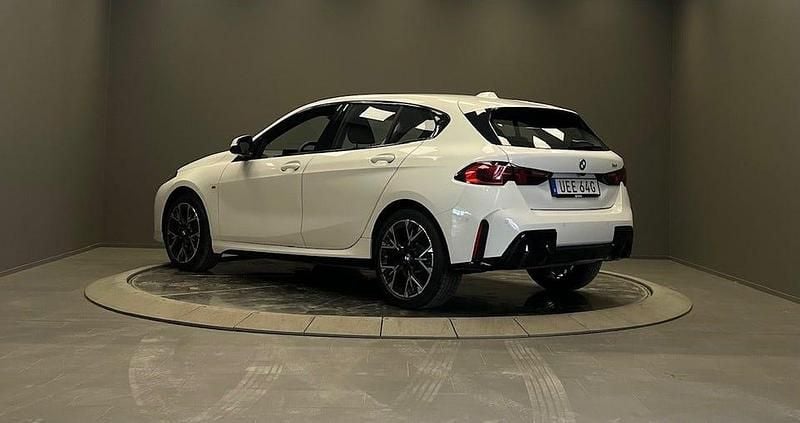 Begagnad BMW 120 M Sport 170 HK (125 kW) 2025 Vit Halvkombi