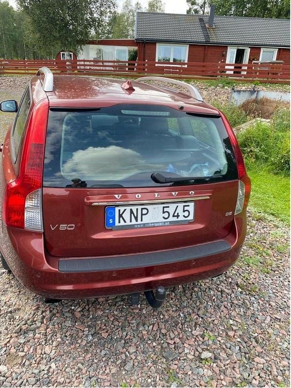 Röd Begagnad 2010 Volvo V50 Summum Kombi | 55 000 kr (Marknadspris) - Bild 1/4