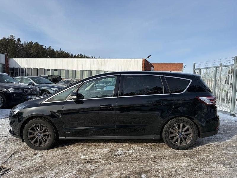Begagnad Ford S-MAX S 180 HK (132 kW) 2017 Svart Minibuss