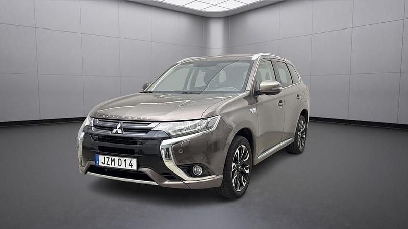 Begagnad Mitsubishi Outlander Comfort Edition 203 HK (149 kW) 2016 Brun SUV