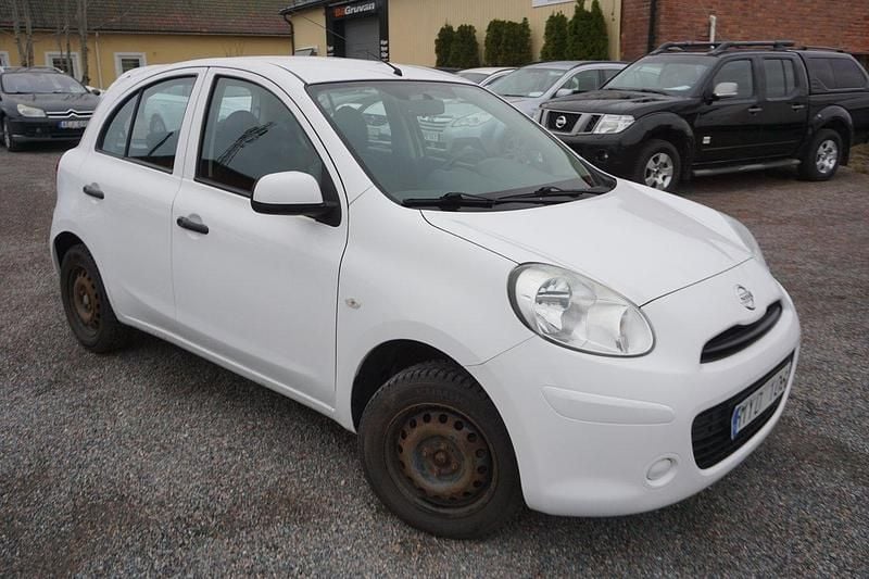 Vit Begagnad 2012 Nissan Micra Halvkombi | 39 900 kr (Bra pris) - Bild 1/4