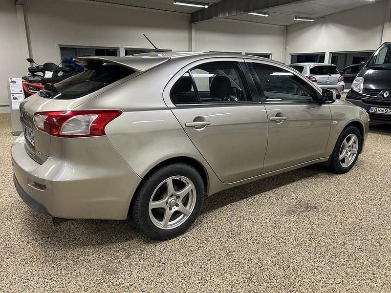 Begagnad Mitsubishi Lancer Sportback 143 HK (105 kW) 2008 Ljusbrun Halvkombi