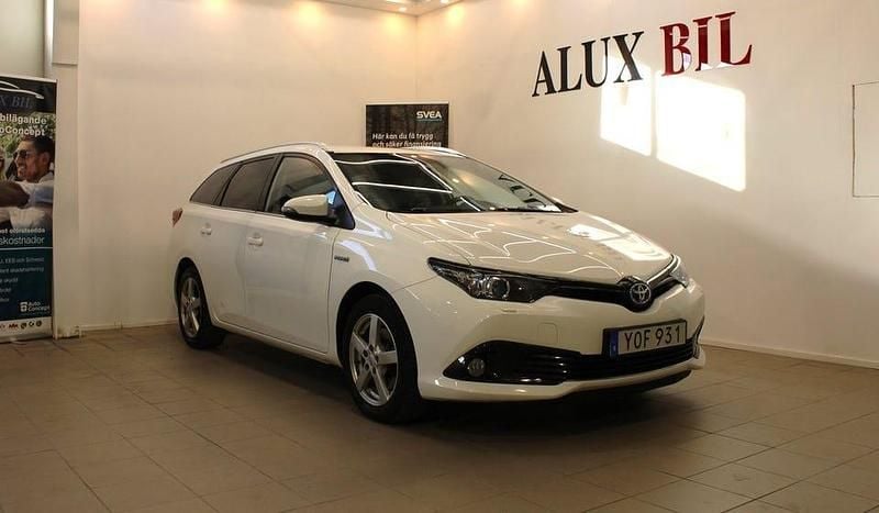 Vit Begagnad 2018 Toyota Auris Touring Sports Touch Kombi | 134 900 kr (Bra pris) - Bild 1/4
