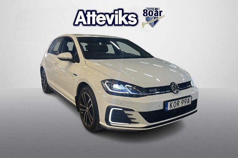 Vit Begagnad 2020 VW Golf VIII GTE Halvkombi | 210 000 kr (Marknadspris) - Bild 1/4