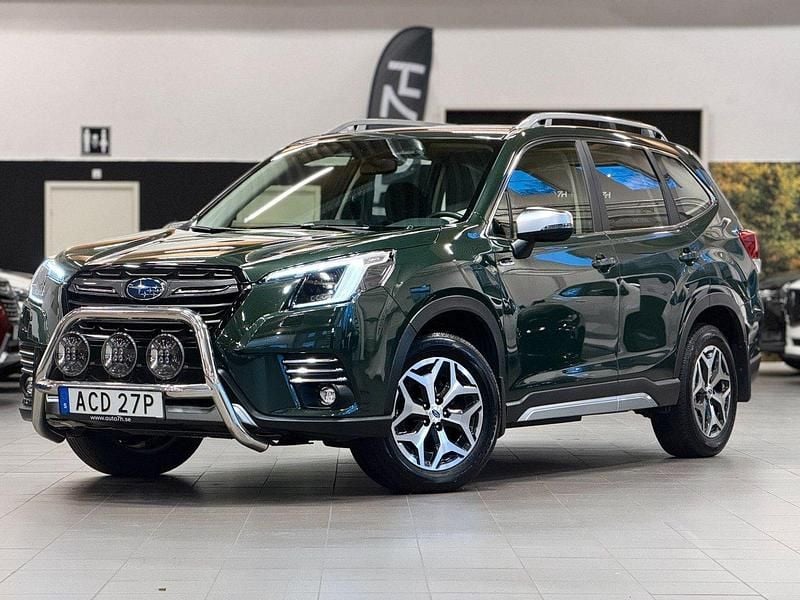 Grön Begagnad 2023 Subaru Forester SUV | 359 899 kr (Marknadspris) - Bild 1/4