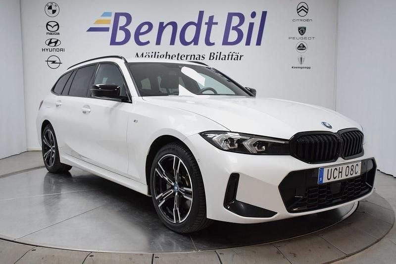 Vit Begagnad 2024 BMW 330 M Sport Kombi | 442 800 kr - Bild 1/3