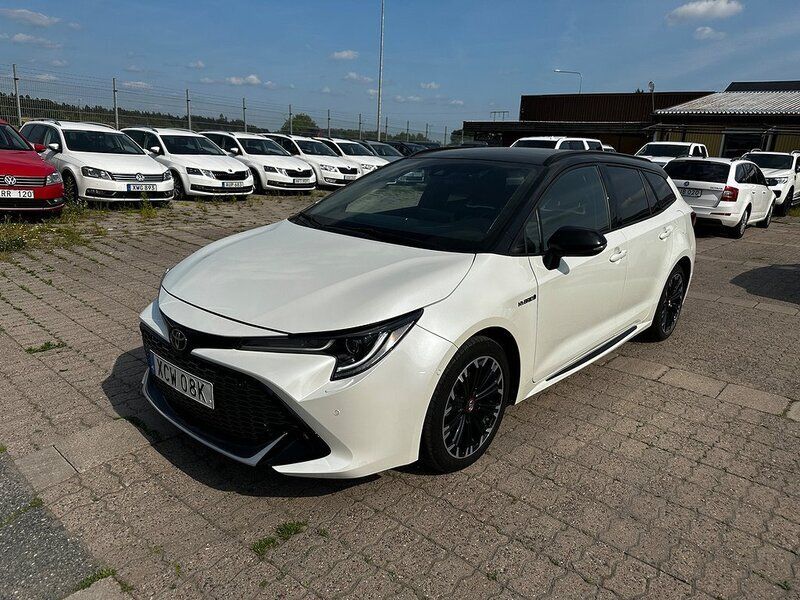 Vit Begagnad 2021 Toyota Corolla Sport Kombi | 279 875 kr (Marknadspris) - Bild 1/4