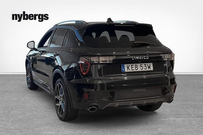 Begagnad Lynk & Co 01 264 HK (194 kW) 2023 Svart SUV