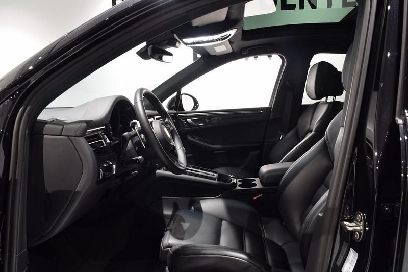 Begagnad Porsche Macan S 379 HK (278 kW) 2023 Svart SUV