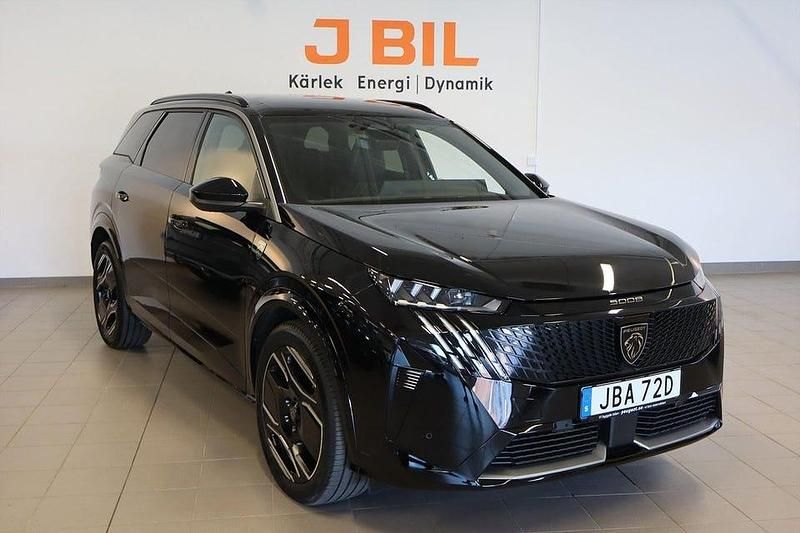 Svart Begagnad 2024 Peugeot e-5008 GTi SUV | 529 900 kr (Marknadspris) - Bild 1/4