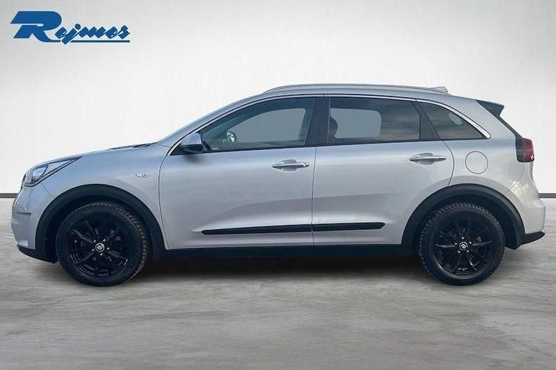 Begagnad Kia Niro Advance 105 HK (77 kW) 2016 Silver SUV