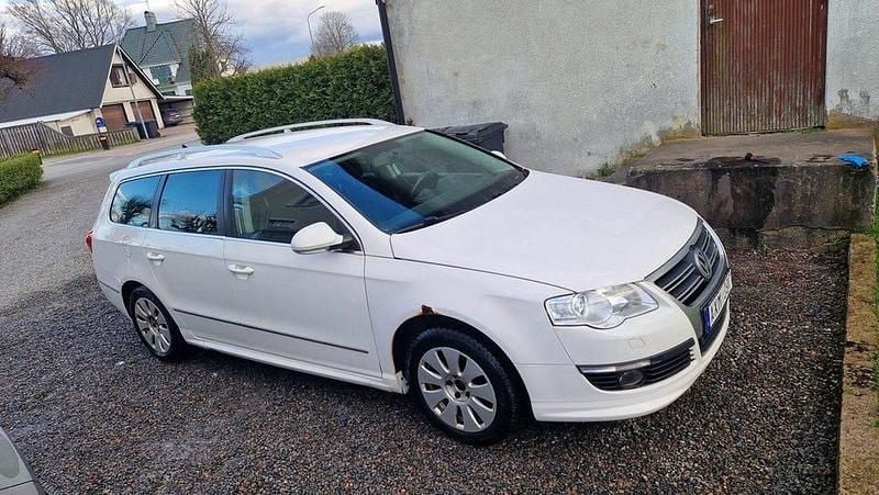 Begagnad 2010 VW Passat Sportline Kombi | 22 500 kr (Marknadspris) - Bild 1/4