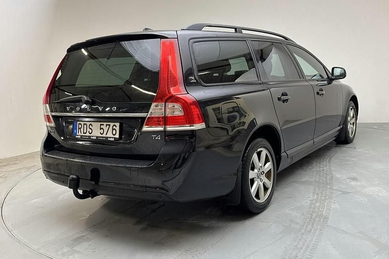 Begagnad Volvo V70 Kinetic 180 HK (132 kW) 2014 Svart Kombi