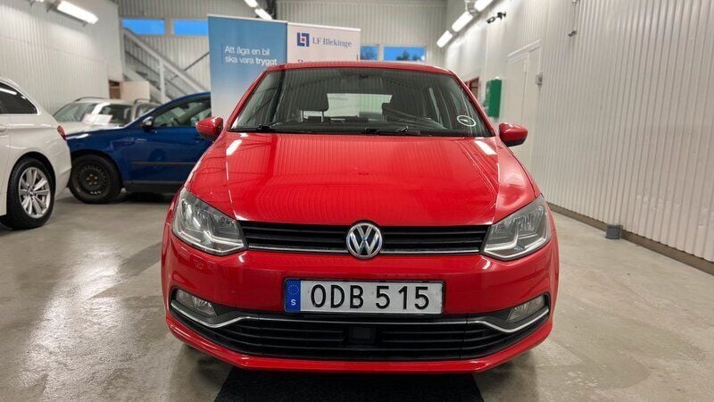 Röd Begagnad 2016 VW Polo Halvkombi | 79 900 kr (Marknadspris) - Bild 1/4