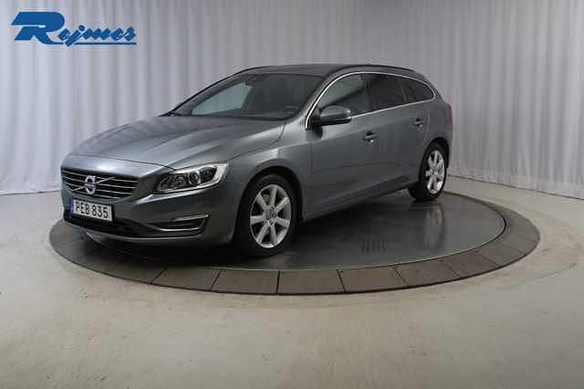 Grå Begagnad 2017 Volvo V60 Business Edition Kombi | 194 800 kr (Marknadspris) - Bild 1/4