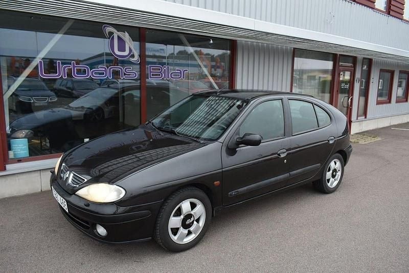 Begagnad Renault Mégane II Expression 116 HK (85 kW) 2001 Svart Halvkombi