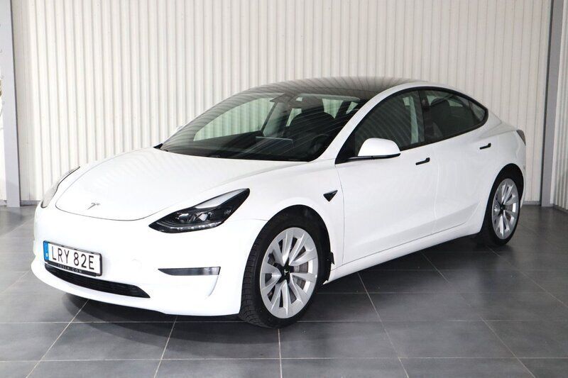 Vit Begagnad 2021 Tesla Model 3 Long Range Sedan | 379 900 kr (Dyr) - Bild 1/4
