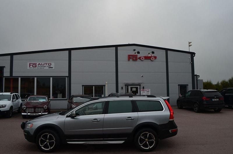 Silver Begagnad 2014 Volvo XC70 Summum SUV | 134 900 kr (Marknadspris) - Bild 1/4