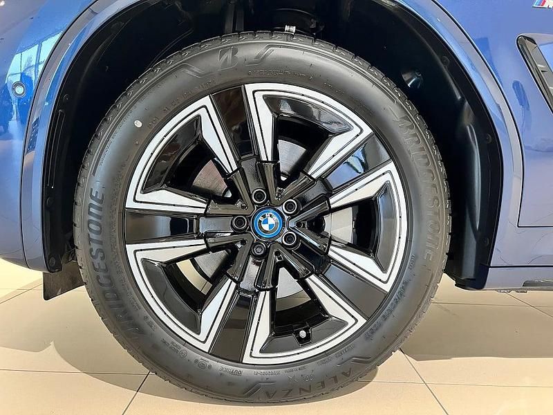 Begagnad BMW iX3 M Sport 210 kW (286 HK) 2024 Blå SUV