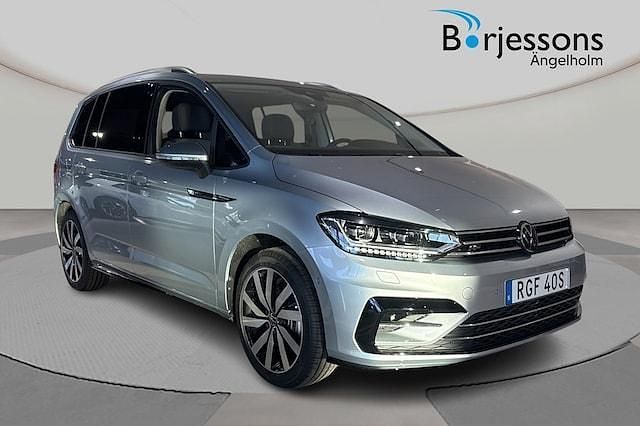 Silver Ny 2024 VW Touran Life Minibuss | 439 900 kr (Dyr) - Bild 1/4