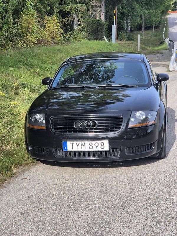 Svart Begagnad 2000 Audi TT Sportkupé | 29 500 kr (Marknadspris) - Bild 1/4
