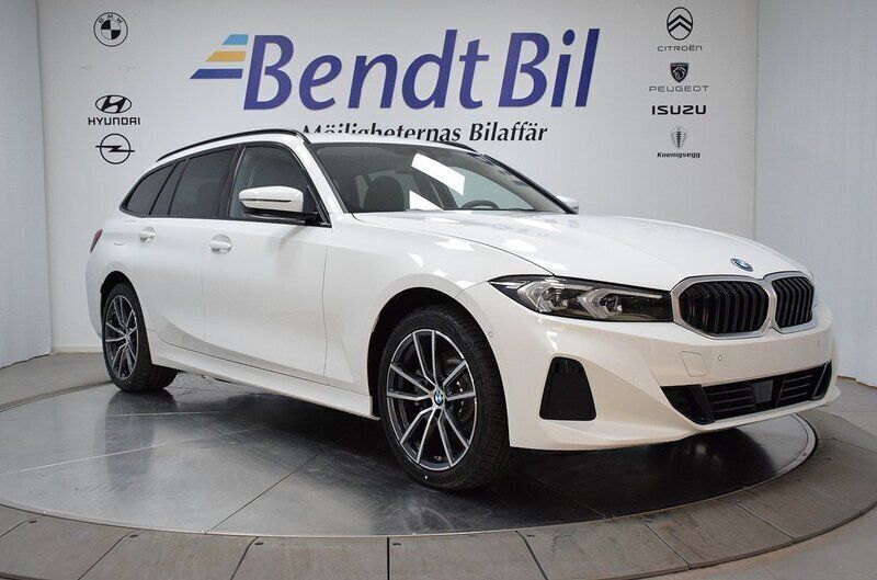 Vit Ny 2024 BMW 330e Shadowline Kombi | 594 500 kr (Marknadspris) - Bild 1/3