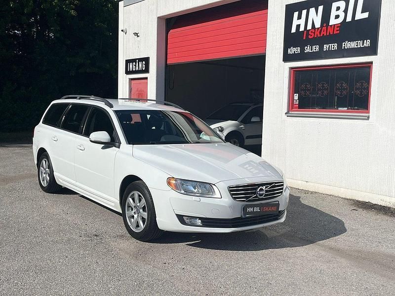 Vit Begagnad 2013 Volvo V70 Kinetic Kombi | 99 900 kr (Marknadspris) - Bild 1/4