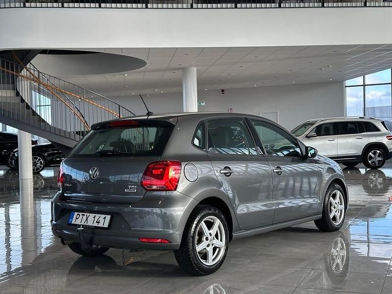 Begagnad VW Polo 90 HK (66 kW) 2014 Mörkgrå Halvkombi