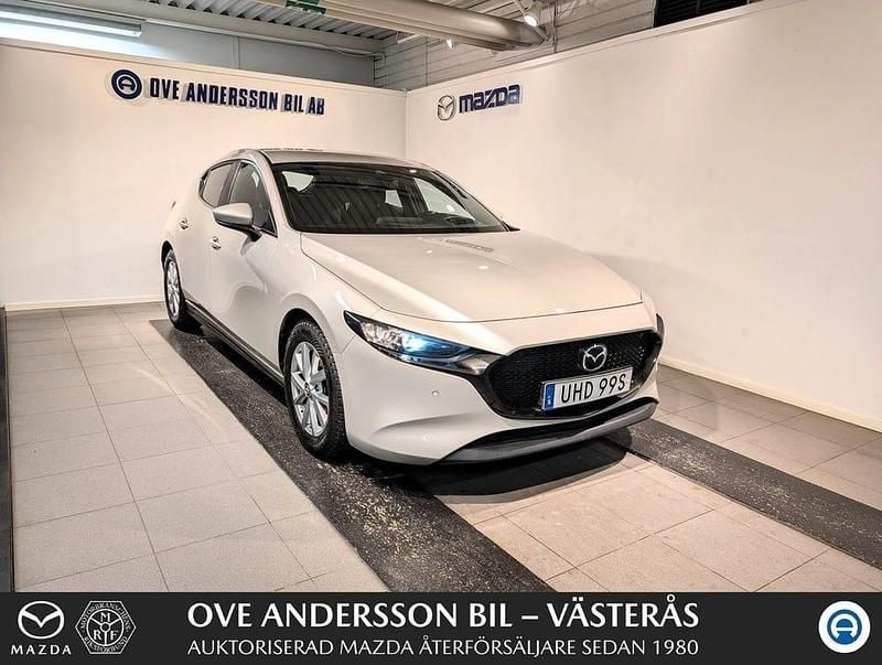 Brun Begagnad 2022 Mazda 3 Halvkombi | 236 900 kr (Marknadspris) - Bild 1/4
