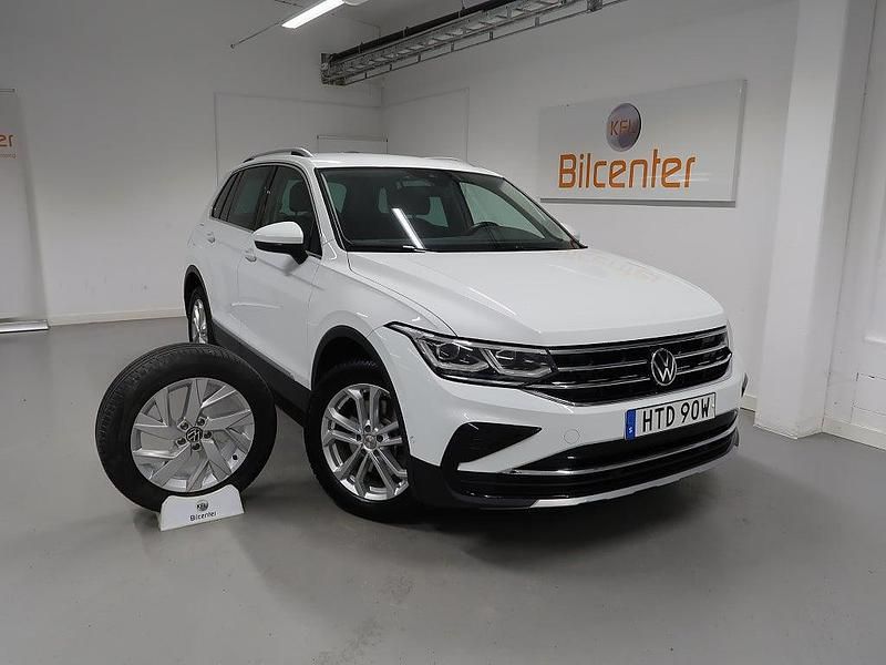 Vit Begagnad 2022 VW Tiguan Elegance SUV | 289 900 kr (Marknadspris) - Bild 1/3