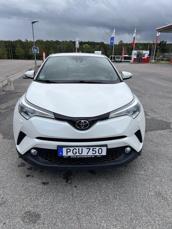 Vit Begagnad 2017 Toyota C-HR Multidrive S SUV | 185 000 kr (Lite dyr) - Bild 1/4